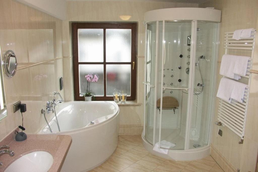 Hotel Promenade Herrsching am Ammersee Phòng bức ảnh